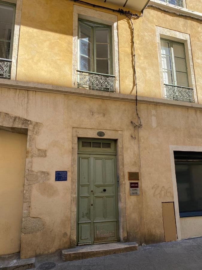 La Halte Des Arenes De Nimes Appartement De Charme Terracotta Exterior photo